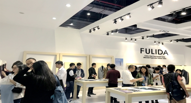 1509409536726394E1nI.jpg 經(jīng)貿(mào)平臺(tái)展館_副本.jpg