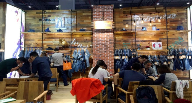 1509409555578942qMCy.jpg 達(dá)豐牛仔展館_副本.jpg